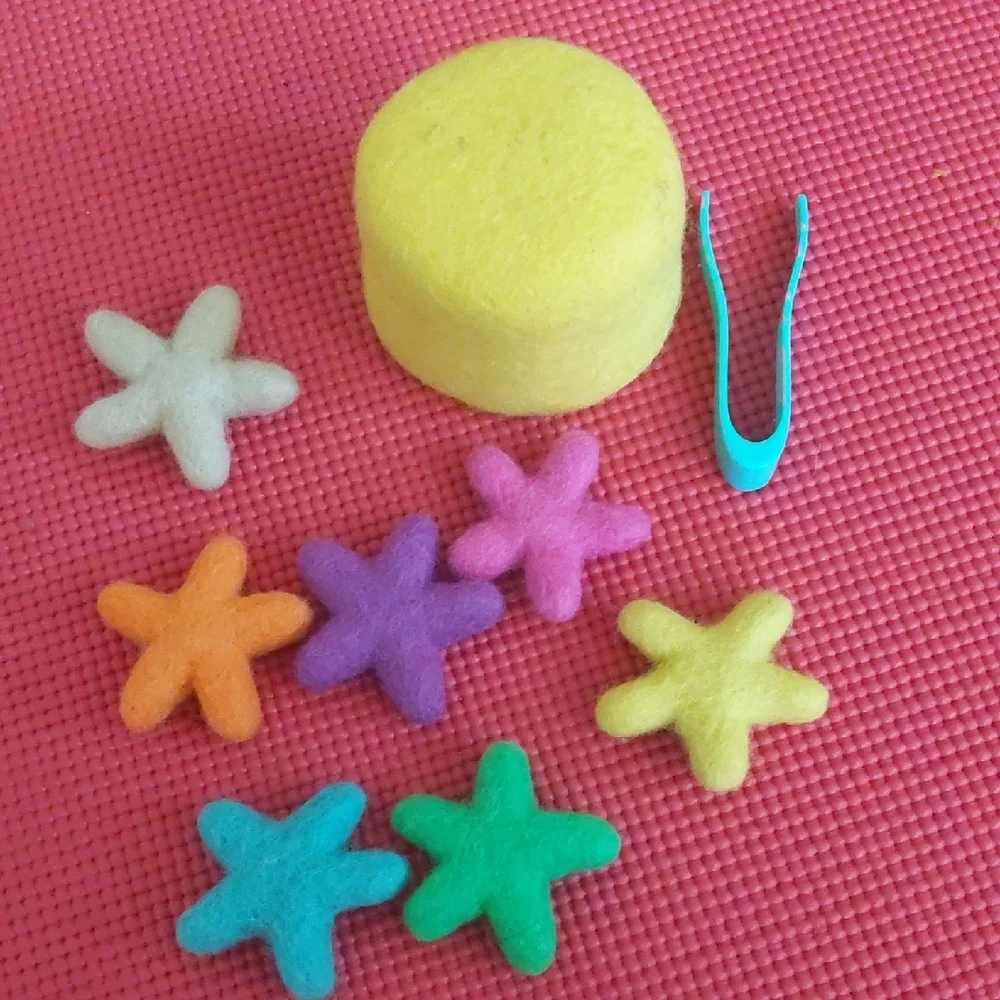 Transfer tweezers & felt stars from LOVEVERY The Companion Play Kit Months 22+
